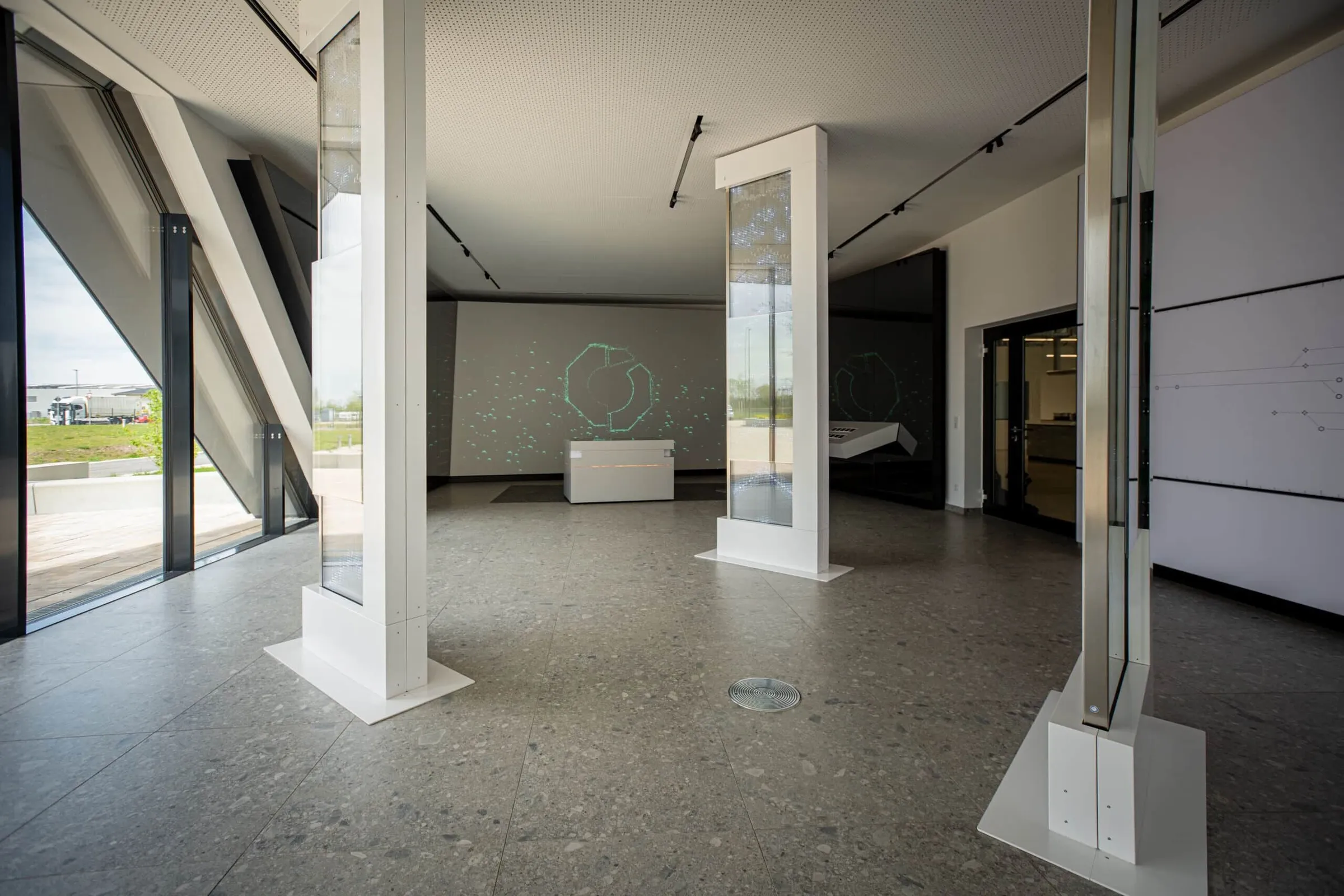 Interactive showroom of the Wack Group – long-distance impact thanks to glass front