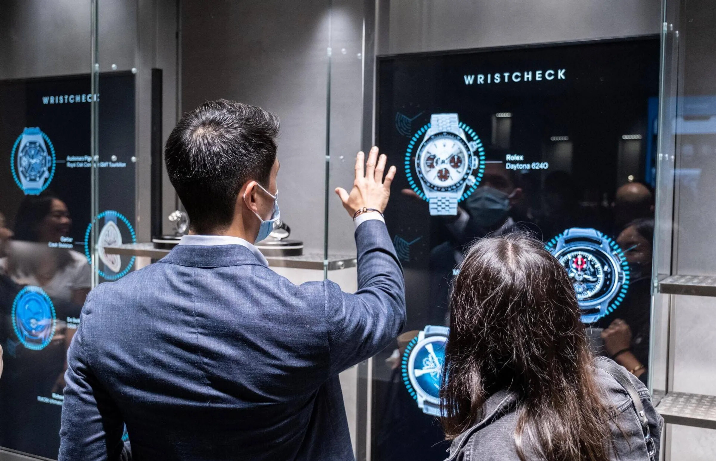 Touchless control of the interactive screen at the POS