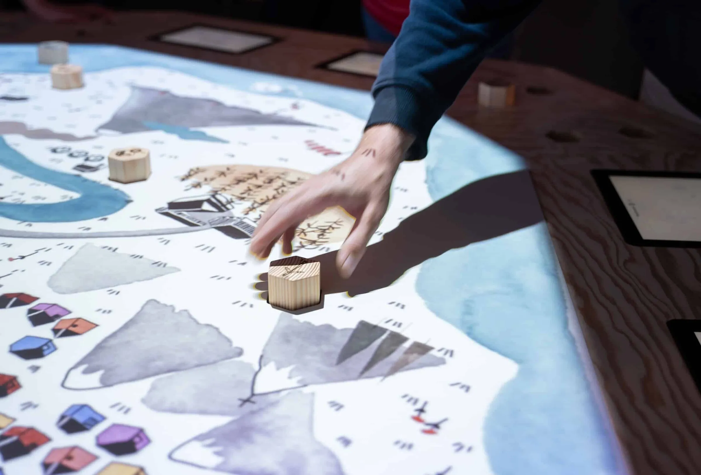 Interactive projection with camera tracking on game table