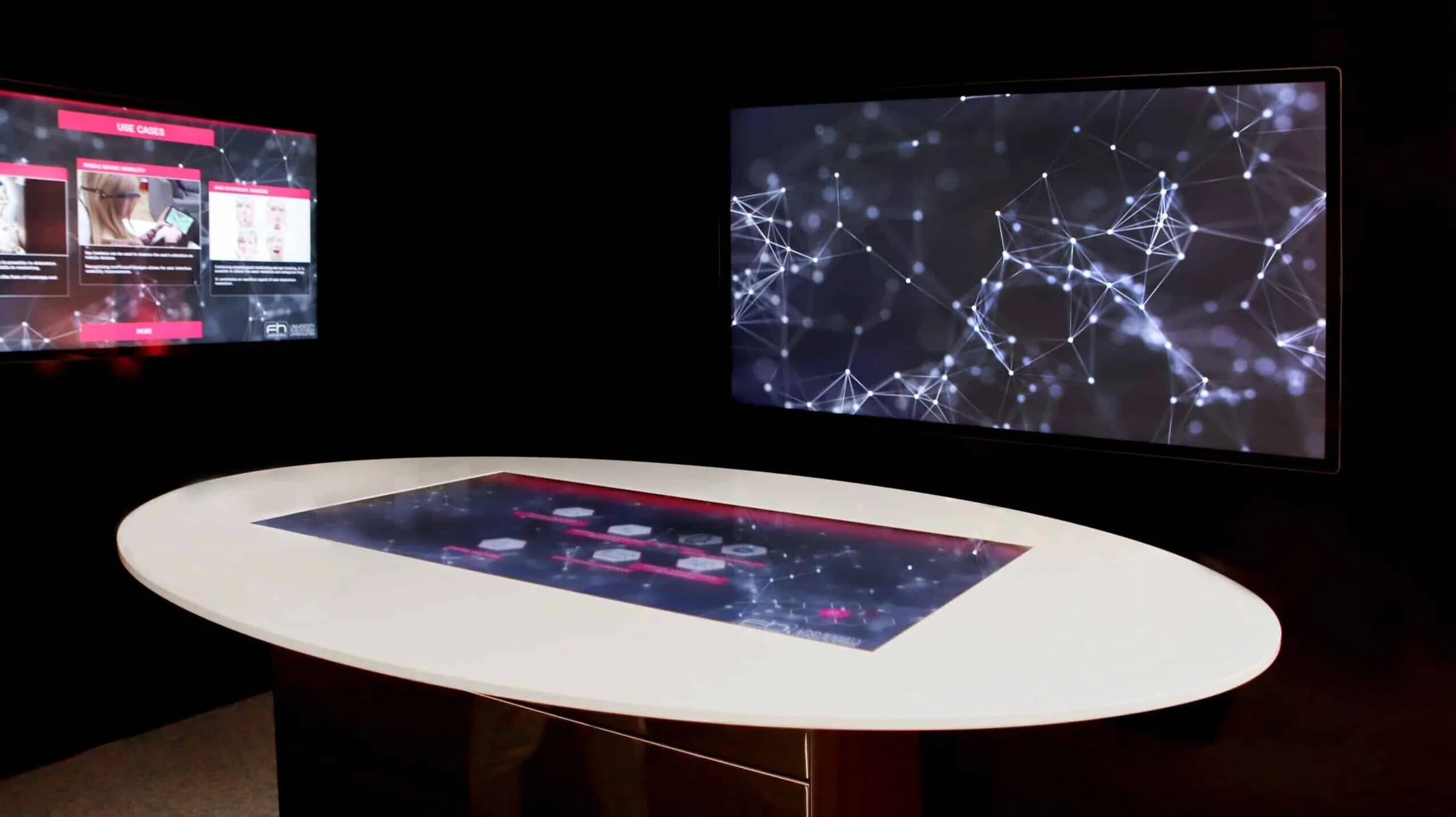 Multitouch table with individual presentation software on the subject of digitization