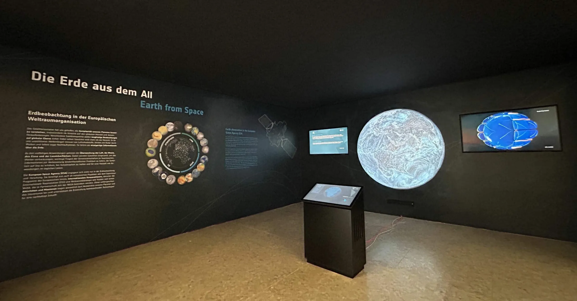 Half Dome Globe – hemispherical projection surface visualises climate change