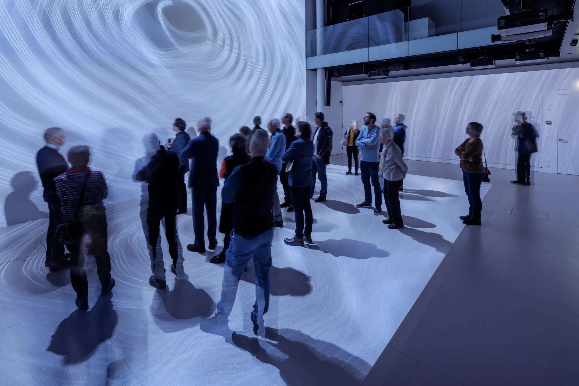 Immersive: Meaning, Definition and Examples – an immersive space with projection technology