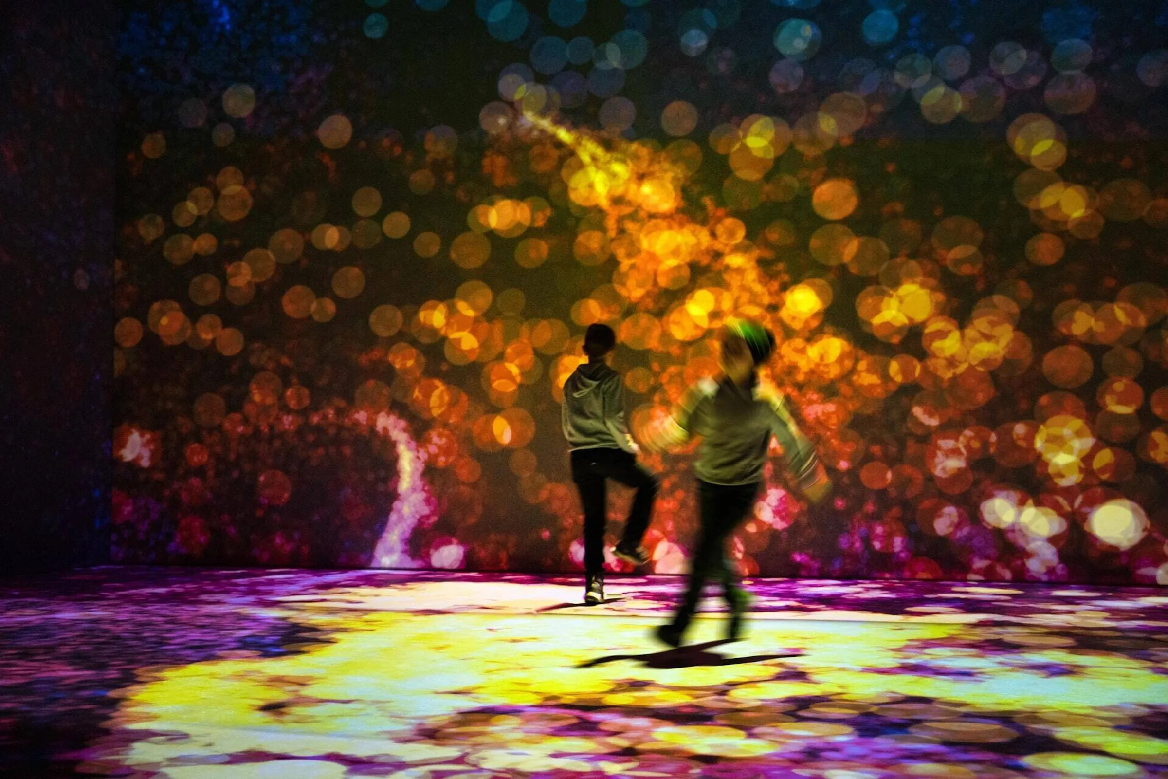 Immersive spaces with projection technology