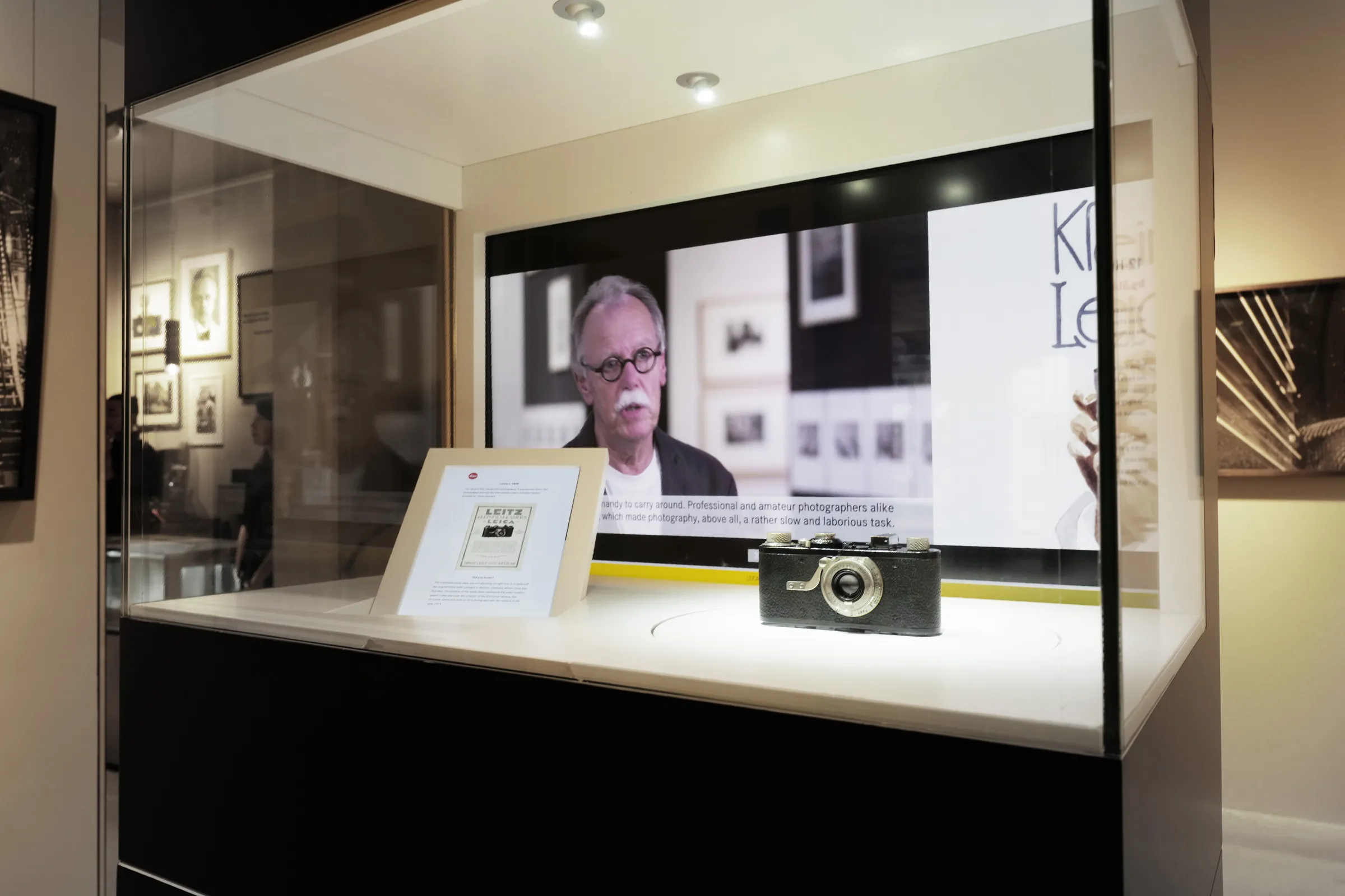 Multitouch Vitrine Leica