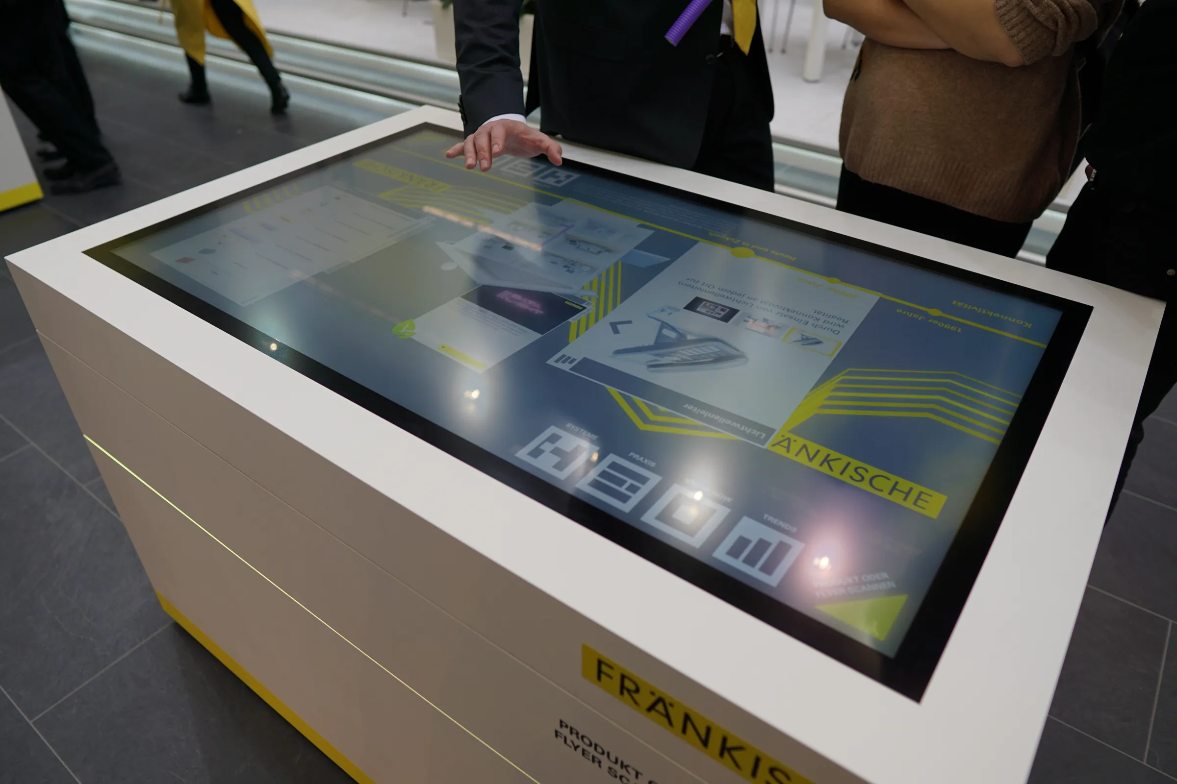 Multitouch Software am interaktiven Messestand von Fränkische