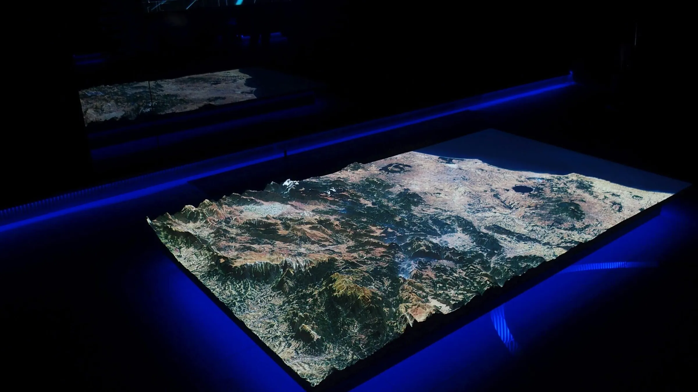 Interactive projection - map with elevation model