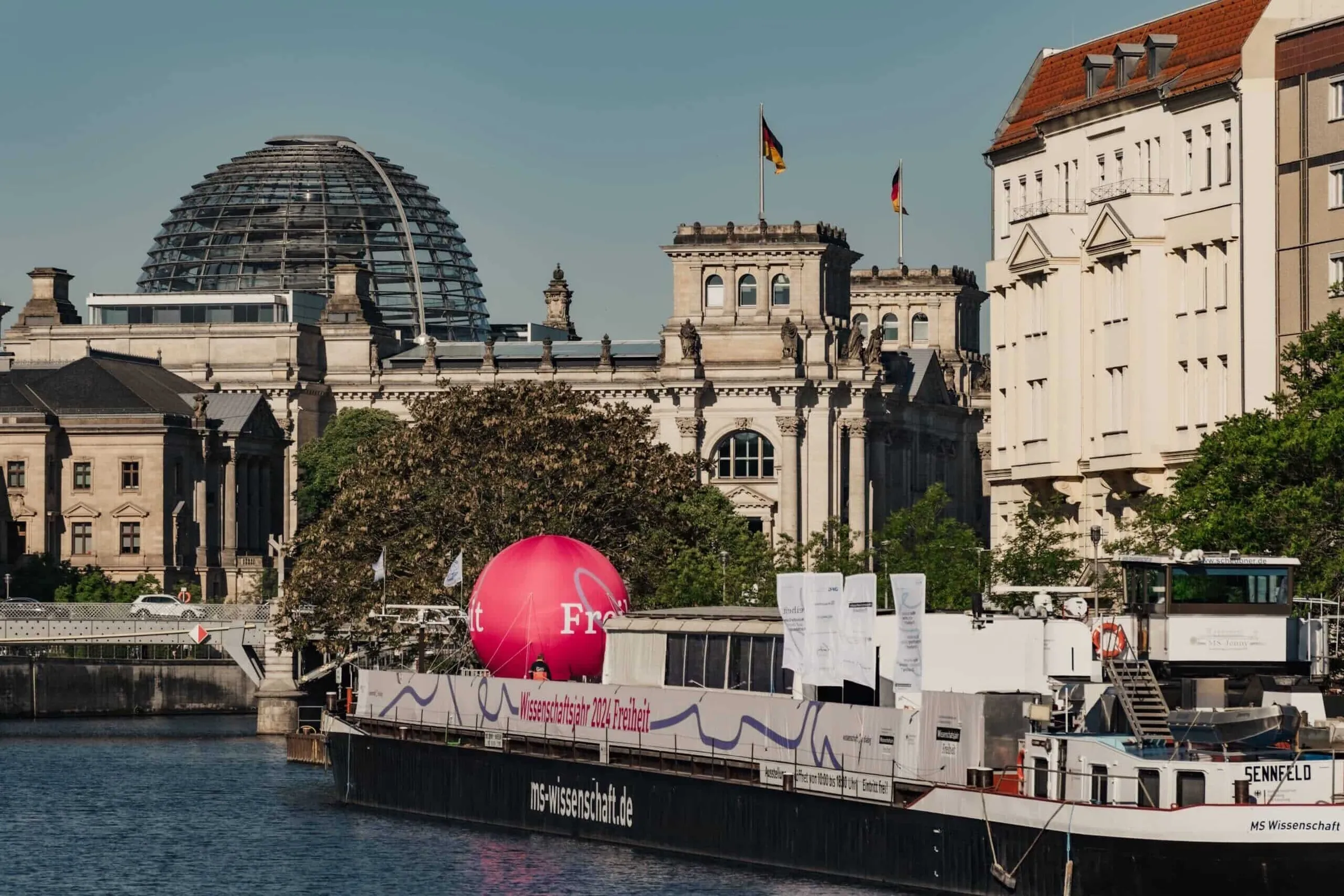 Interactive exhibition on the topic of freedom on the MS Wissenschaft 2024