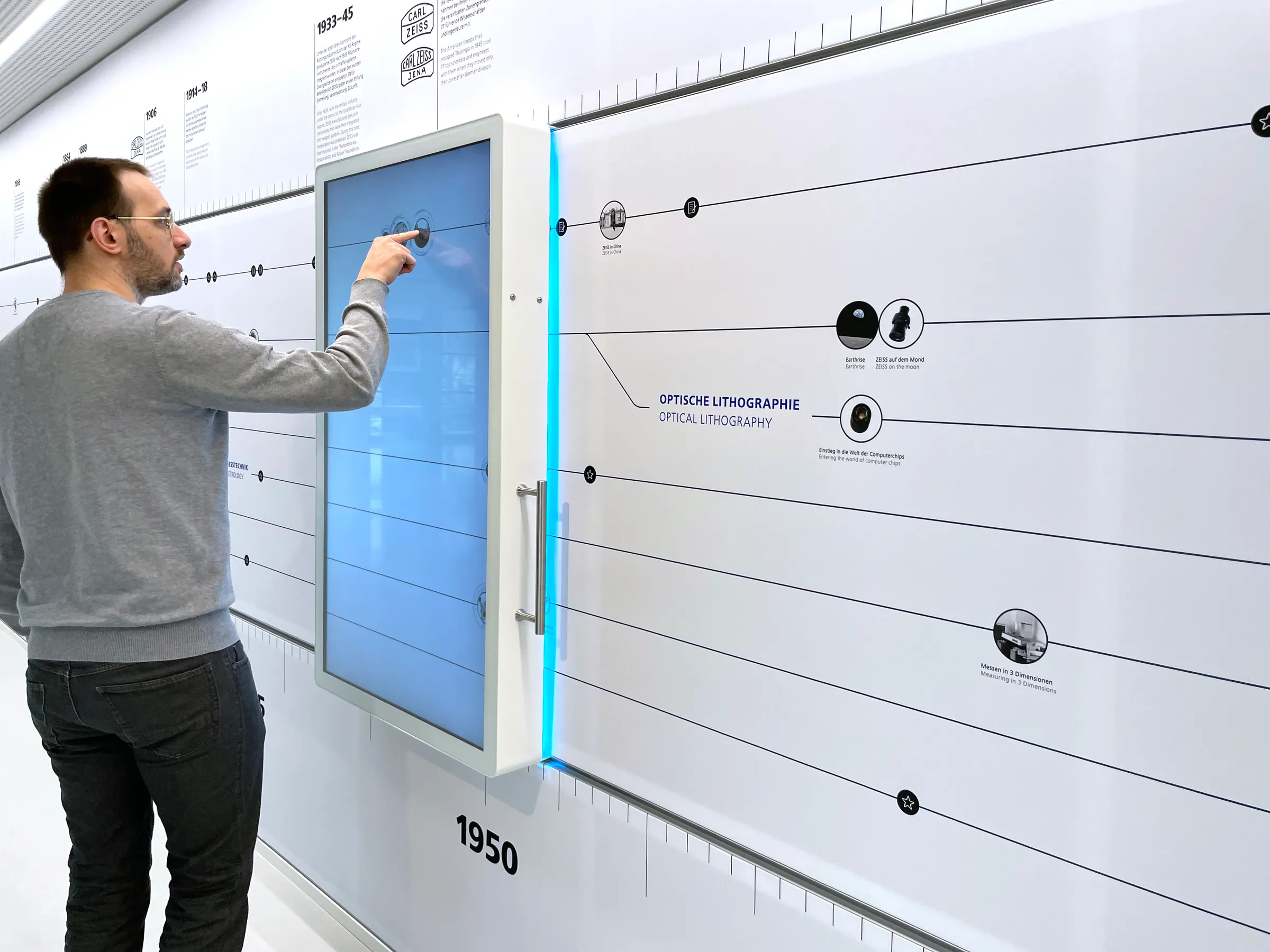 ZEISS: sliding touchscreen and screen wall
