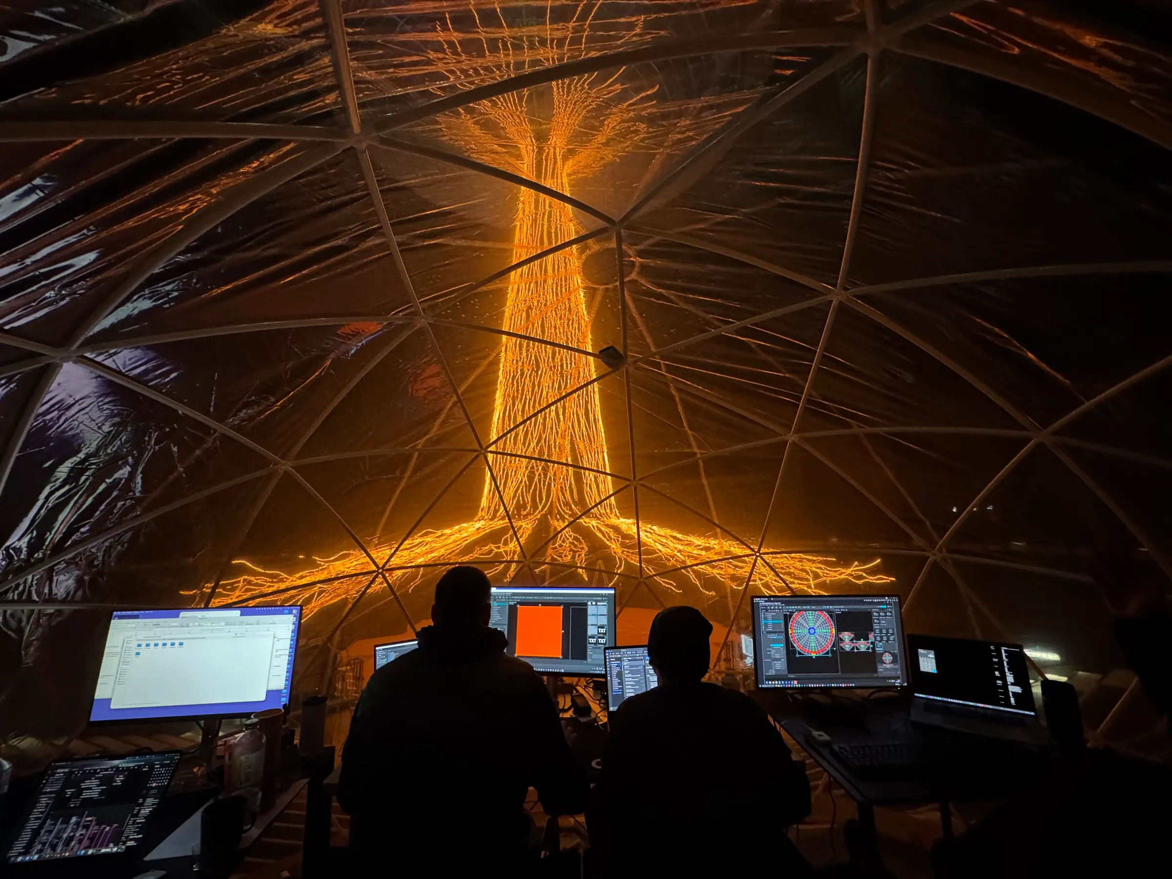 Der Baum - Ein Lichtkörper von Ars Electronica Solutions und Garamantis im Gasometer Oberhausen